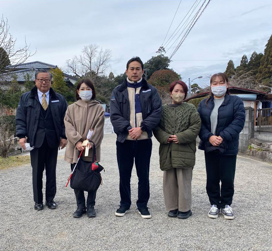 生目神社にて クロダ保険スタッフと